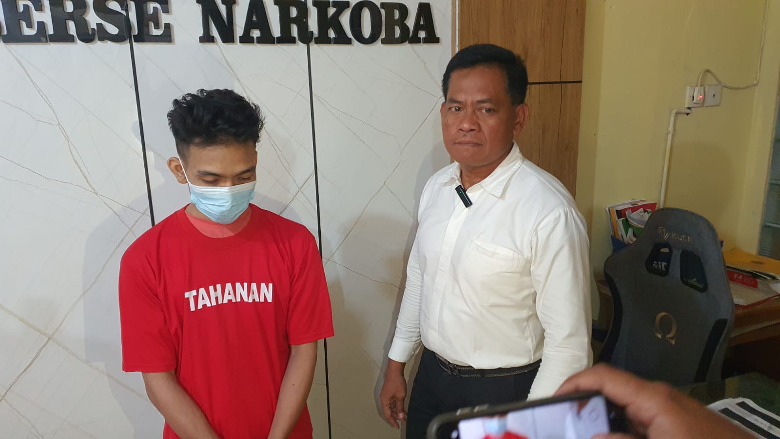 WN alias Mingun, 31, warga Purwosuman, Sidoharjo, Sragen ditangkap karena jual pil koplo. (Ahmad Khairudin/Radar Solo)