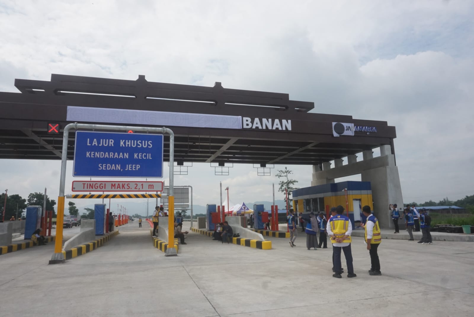 Gerbang Tol Prambanan yang berada di ruas Tol Klaten-Prambanan siap dibuka saat mudik Nataru. (Angga Purenda/Radar Solo)