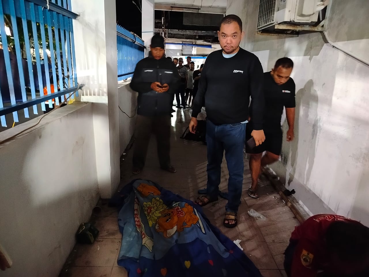 Jasad Dwi Nugroho, warga Tasikmadu, Karanganyar ditemukan di dekat bioskop Sragen, Rabu (18/12/2024) malam. (Ahmad Khairudin/Radar Solo)