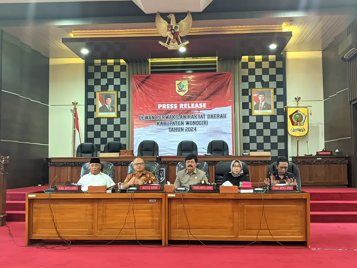 Jumpa pers di Graha Paripurna DPRD Wonogiri, Kamis (19/12/2024).