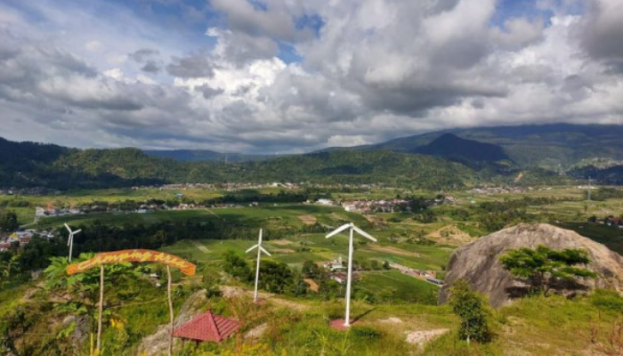 Pemandangan Gunung Gamping Tawangmangu.