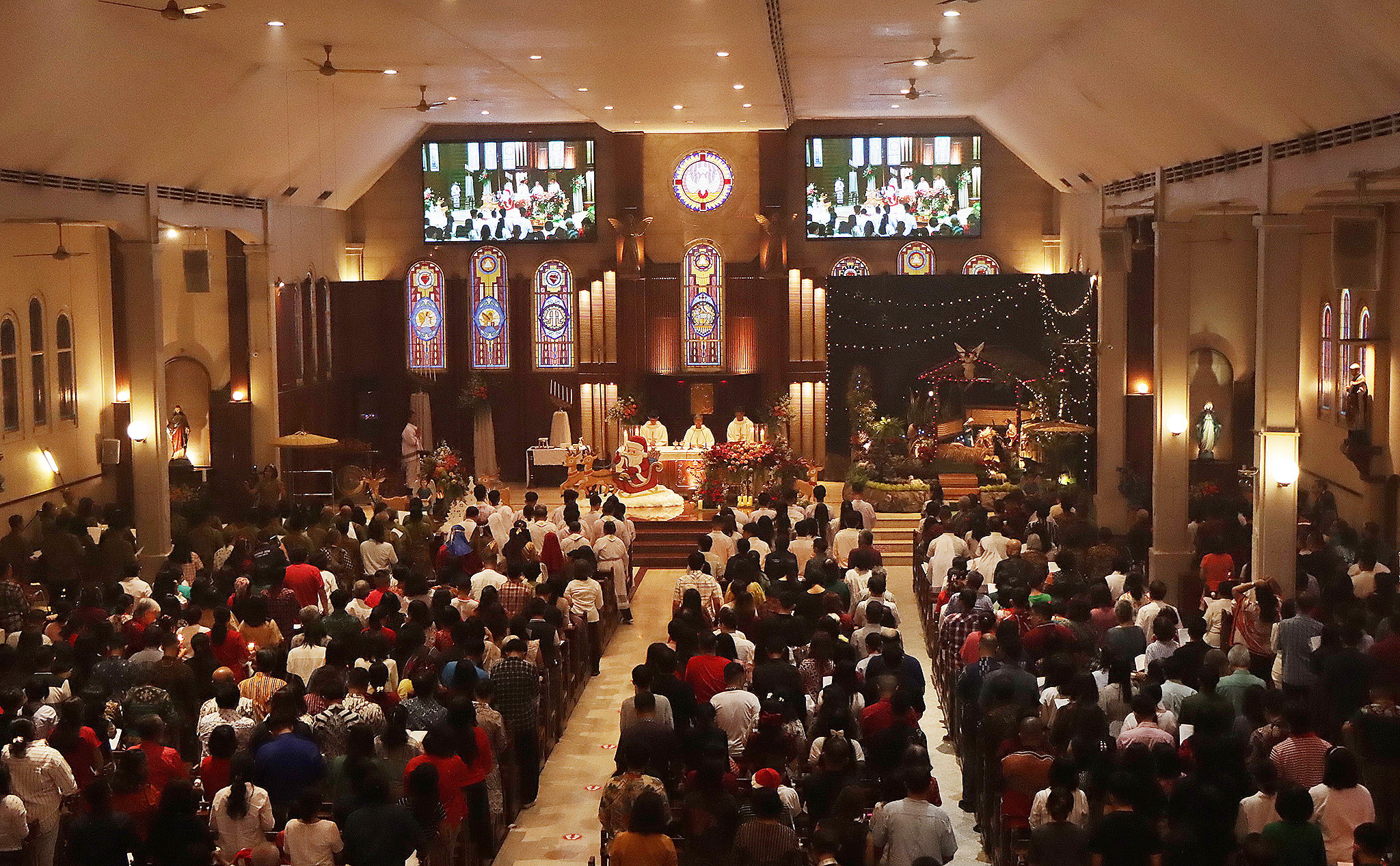 Misa Natal di Gereja St Antonius Purbayan Solo, Selasa (24/12)
