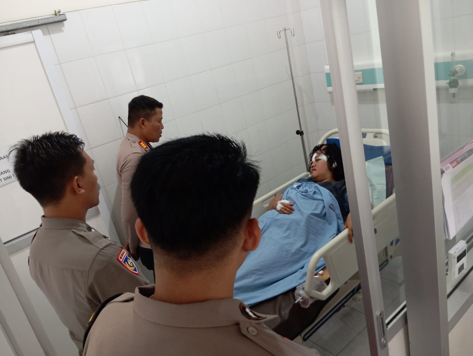 Korban pemukulan dan perampasan di Klaten yang merupakan warga Ambarawa, Kabupaten Semarang masih dirawat. (Angga Purenda/Radar Solo)