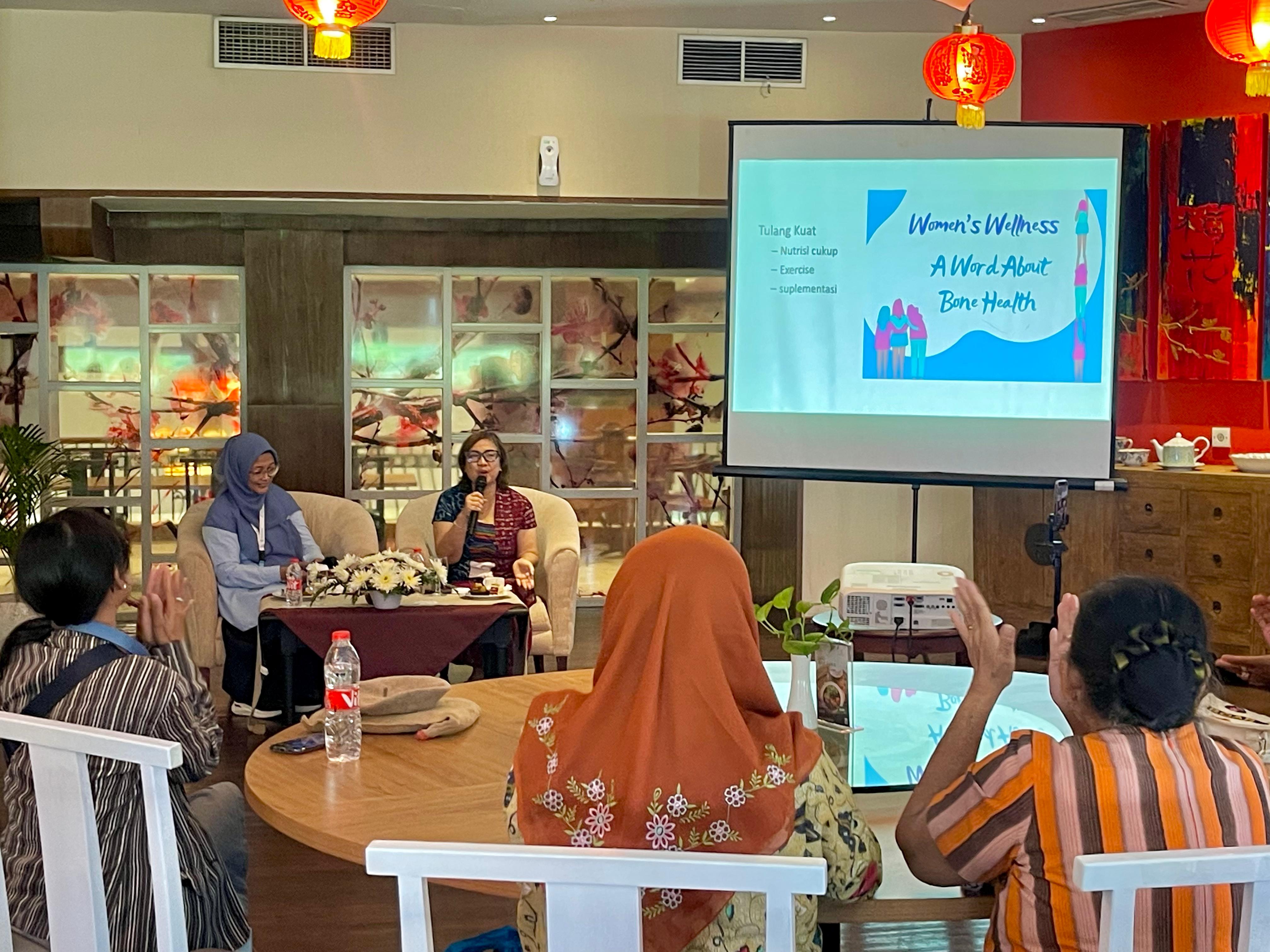Talkshow Kesehatan Spesial Hari Ibu di The Sunan Hotel Solo.