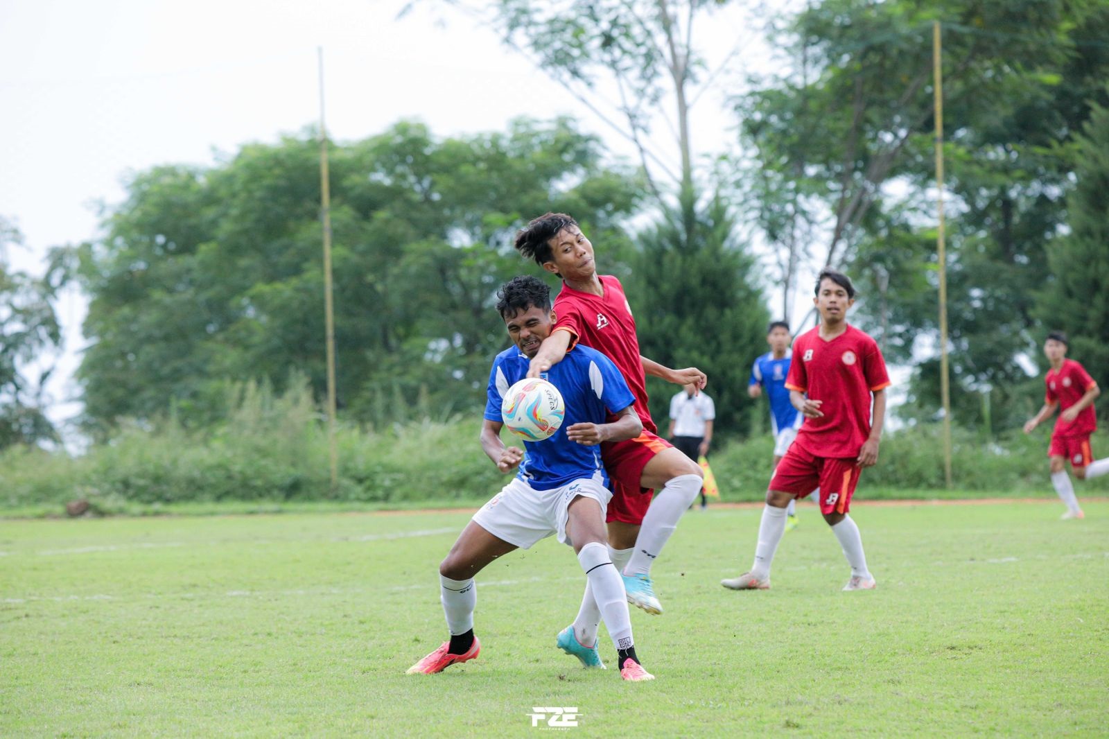 BERJIBAKU: Laga uji coba antara Persiharjo Samba Persada Sukoharjo versus Persebi di Lapangan Lestarindo, 25 Desember.