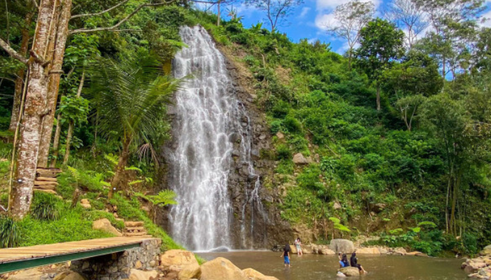 Keindahan air terjun di Ngargoyoso Waterfall.