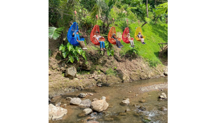 Wahana Keranjang Sultan di Ngargoyoso Waterfall.