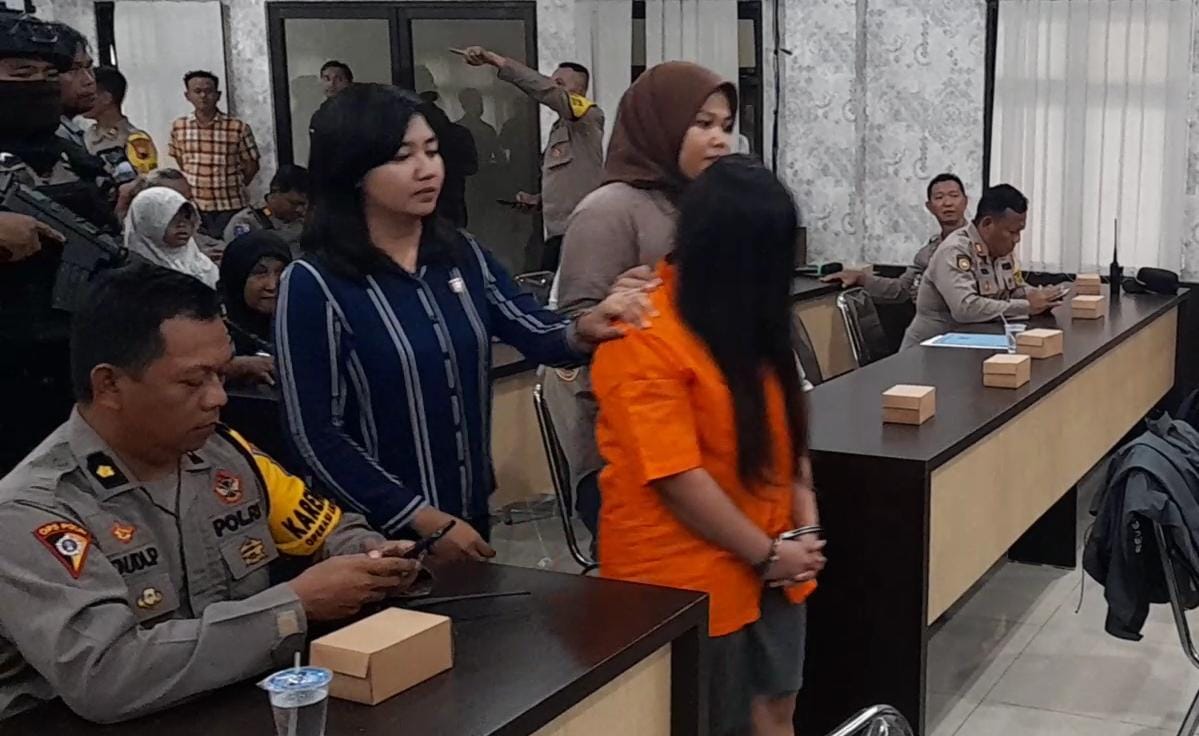 Selebgram cantik ditangkap Polres Karanganyar karena promosi judi online. (Rudi Hartono/Radar Solo)