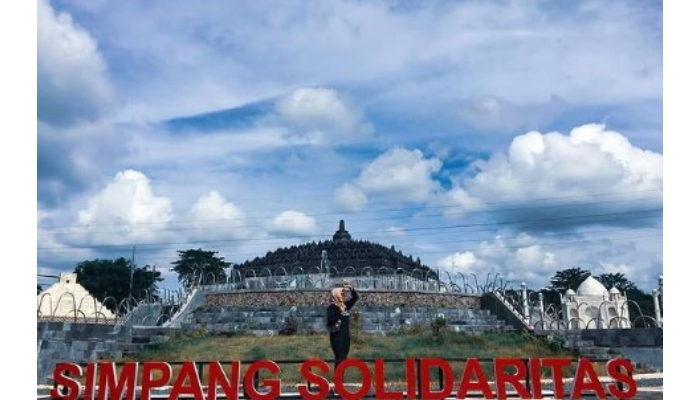 Miniatur Boribudur di Alun-Alun Lor Boyolali.