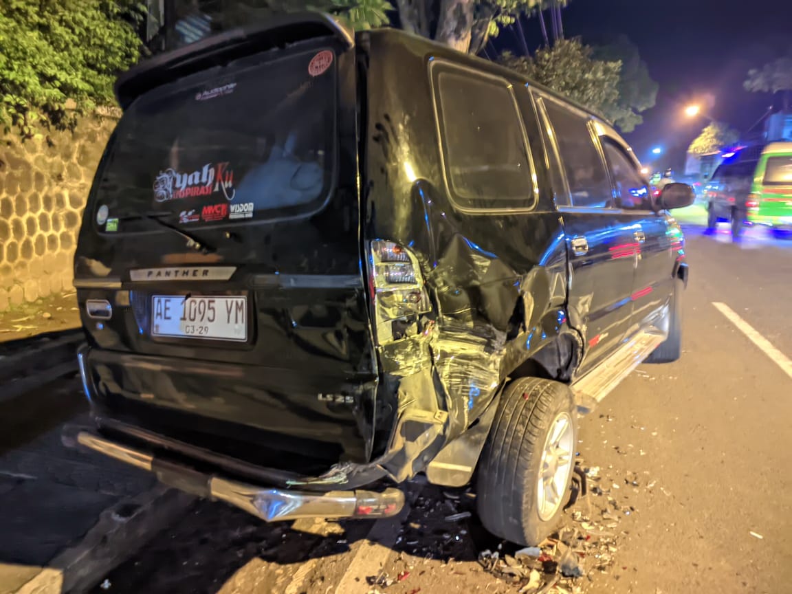 Kondisi salah satu mobil yang terlibat kecelakaan di Jurang Gempal Wonogiri, Sabtu (4/1/2025)
