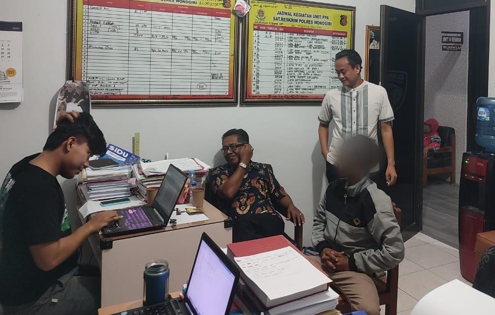 Foto: Pelaku saat dimintai keterangan di Mapolres Wonogiri baru-baru ini.