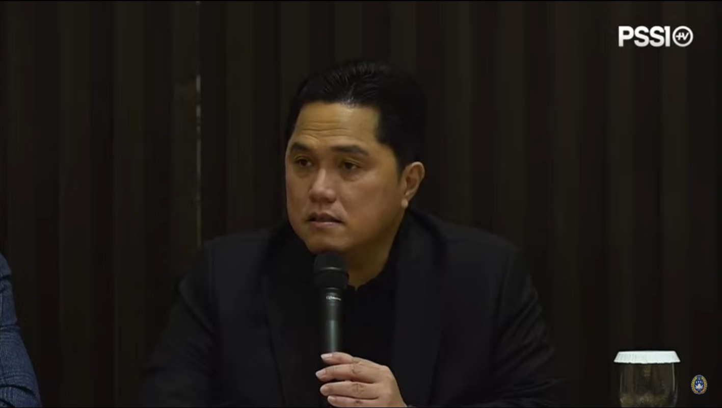 Ketua Umum PSSI Erick Thohir saat konferensi pers pemberhentian Shin Tae-yong, Senin (6/1/2025).