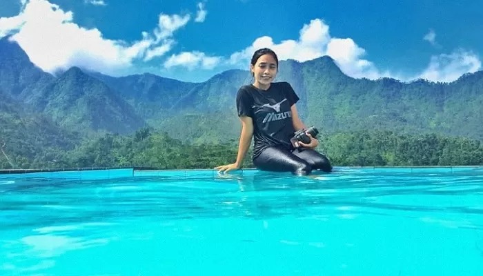 Keindahan Soko Langit Wonogiri, tempat wisata dengan kolam renang di pegunungan dan pemandangan Gunung Lawu.