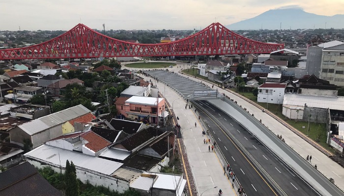 Penampakan Simpang Joglo dengan elevated rail dan underpass yang telah selesai dibangun dan kini dibuka.
