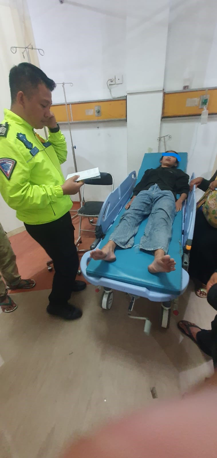 Anggota Satlantas Porles Boyolali meminta keterangan saksi.