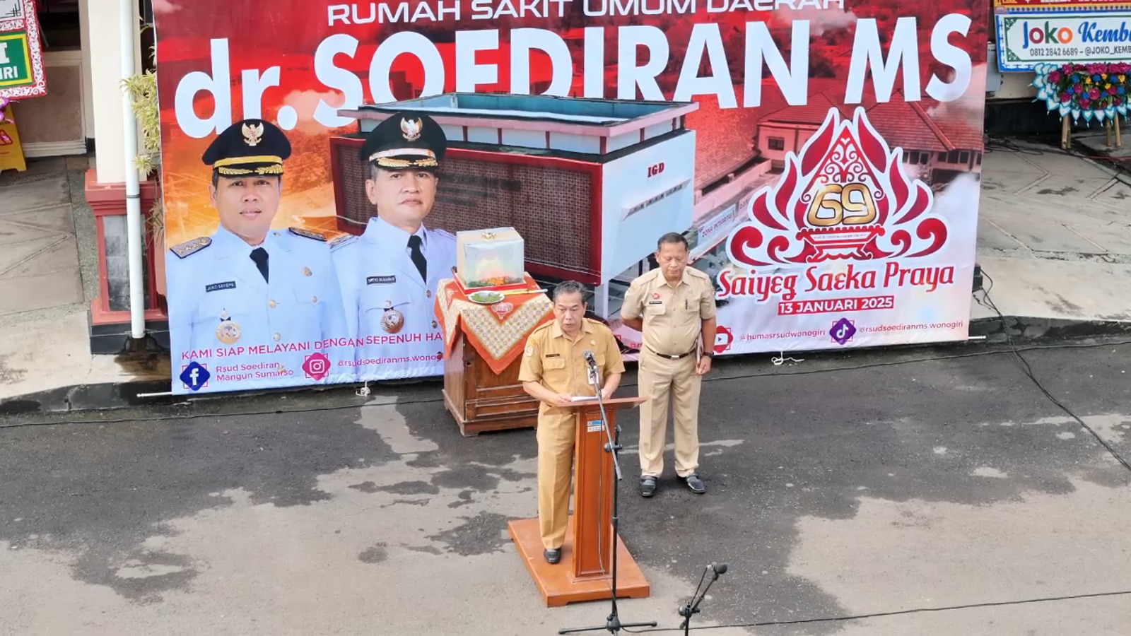 Direktur RSUD dr. Soediran Mangun Sumarso, dr. Adhi Dharma, MM beri sambutan pada apel besar HUT ke-69 rumah sakit setempat, Senin (13/1/2025).