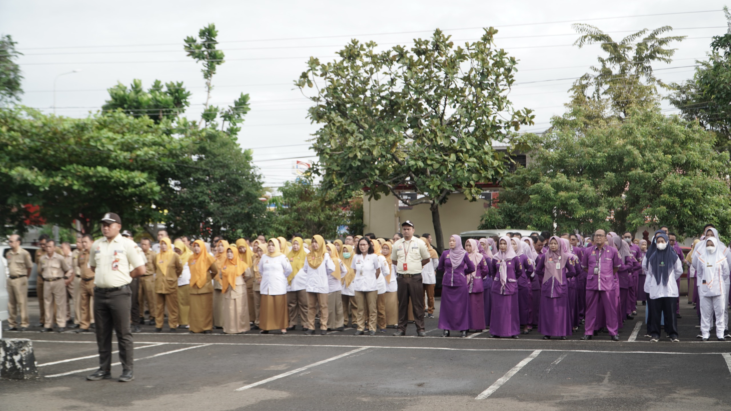 Seluruh karyawan dan civitas hospitalia RSUD dr. Soediran Mangun Sumarso Kabupaten Wonogiri hadiri apel besar HUT ke-69 rumah sakit setempat. Tahun ini mengangkat tema "Saiyeg Saeka Praya.