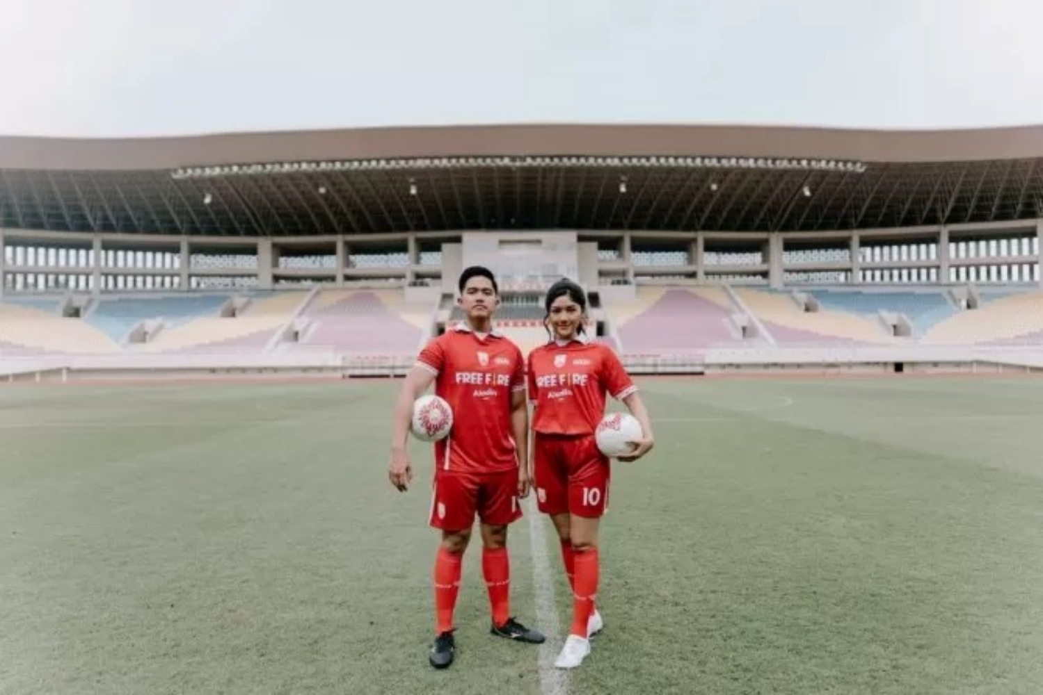 Kaesang Pangarep dan istri Erina Gudono di Stadion Manahan, belum lama ini.