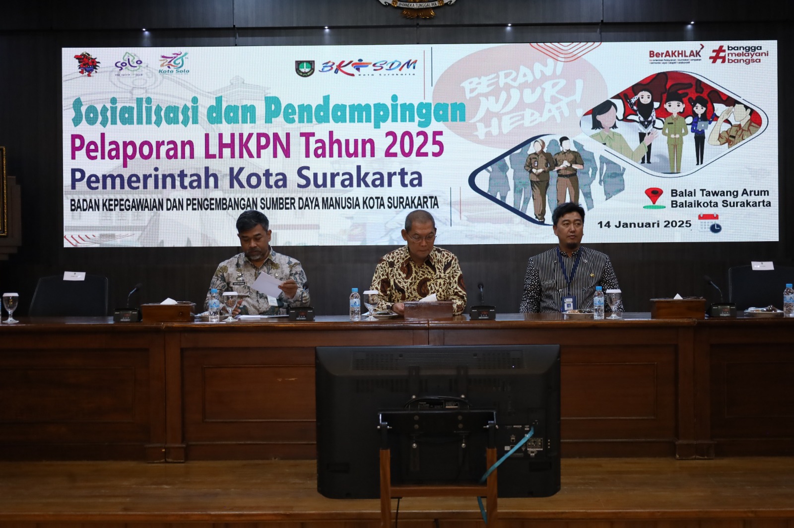 Sosialisasi dan pendampingan Pelaporan Laporan Harta Kekayaan Penyelenggara Negara (LHKPN) 2025 di Balai Kota Solo, Selasa (14/1).