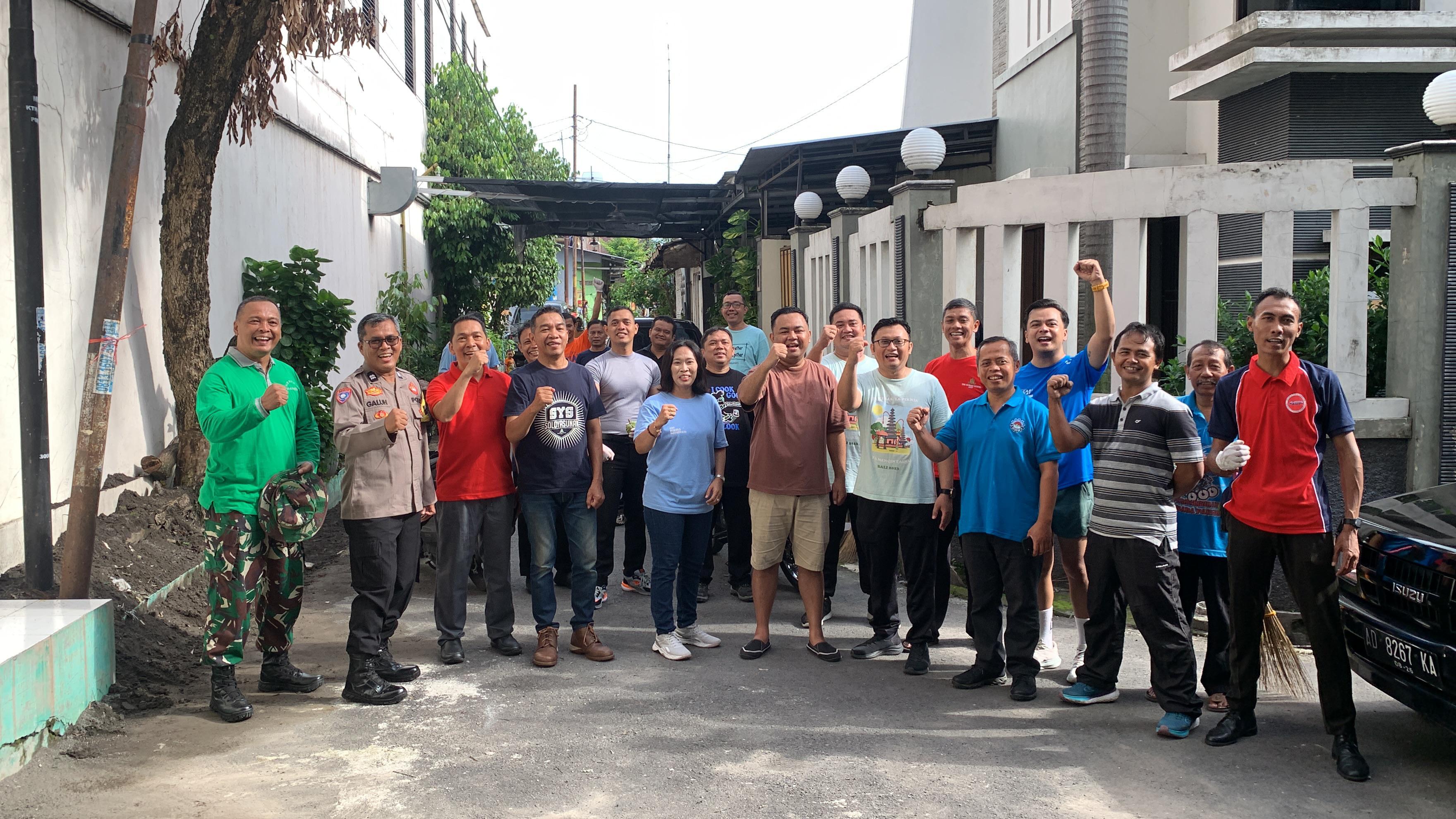 Kebersamaan dengan warga selalu dijaga manajemen The Sunan Hotel Solo.