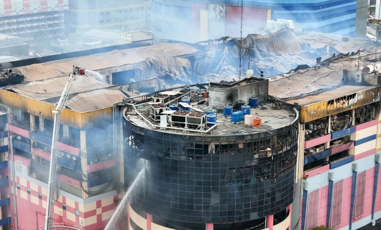 Foto udara pasca kebakaran di Glodok Plaza, Jakarta, Kamis (16/1/2025).