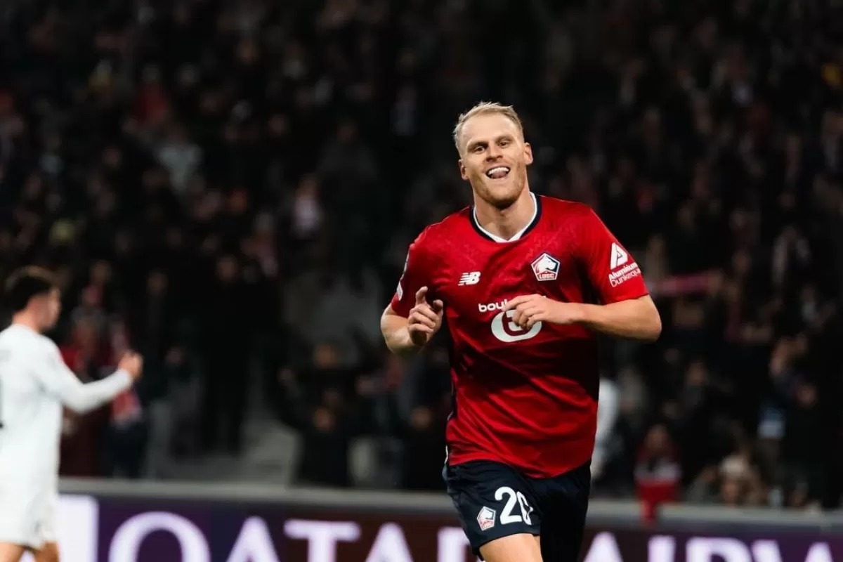 Mitchel Bakker saat melakukan seleberasi gol.