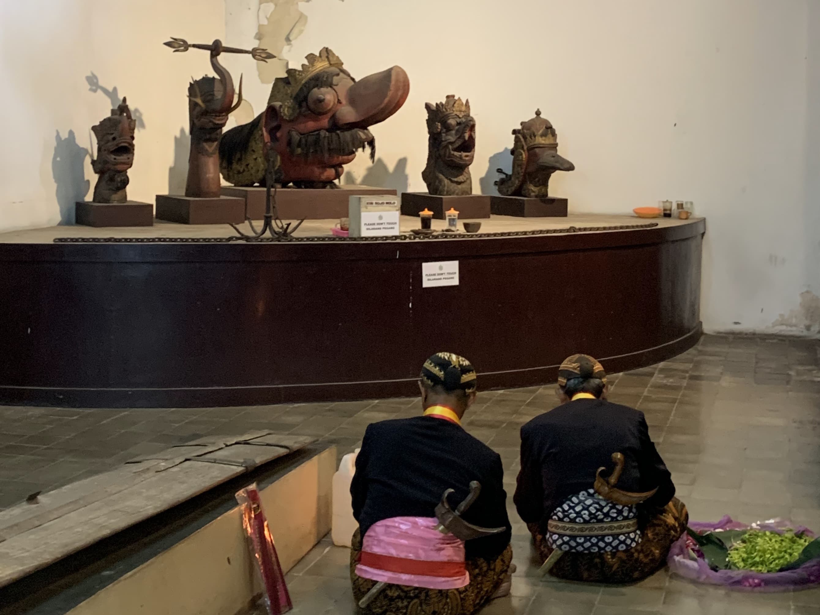 Canthik Kyai Rajala (berukuran paling besar) yang disimpan di Museum Keraton Solo.