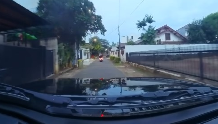 Penampakan anggota Patwal yang diduga mengawal Raffi Ahmad saat bikin konten pamer mobil Suzuki Jimny.