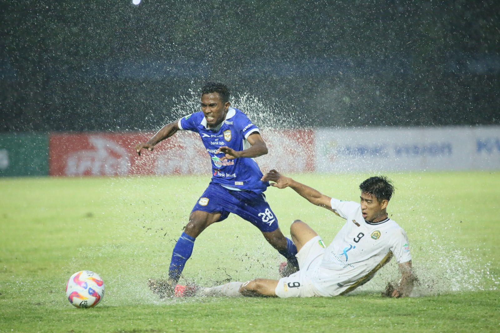 Laga Adhyaksa FC vs Persikabo 1973 di Stadion Sriwedari, 19 Januari 2025.