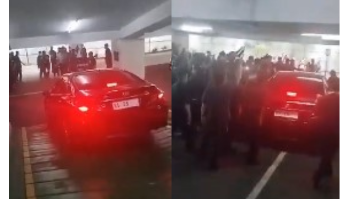 Mobil dinas pelat RI 25 jadi viral usai para ASN yang gelar demo di Kemendiktisaintek minta Menteri Satryo Soemantri untuk turun.