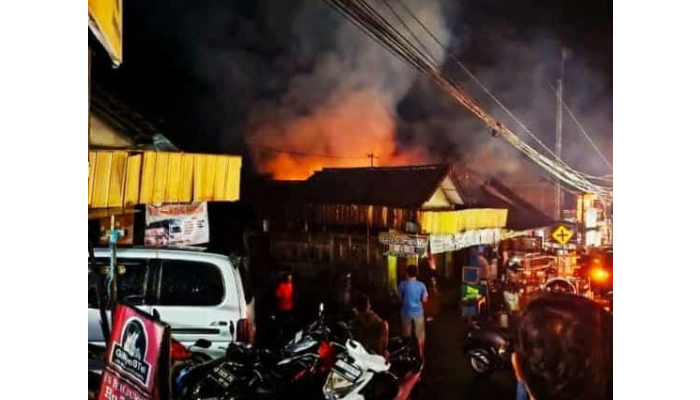 Kebakaran di salah satu kios di Pasar Slogohimo, Rabu (22/1/2025) malam.