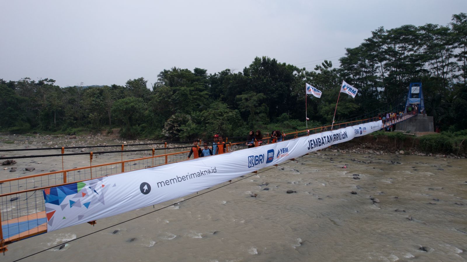 Peresmian Jembatan BRILiaN di Jasinga, Bogor, hasil dari infak nasabah melalui BRImo.