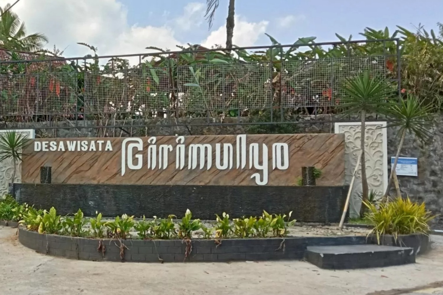Desa Wisata Girimulyo di Kecamatan Ngargoyoso, Karanganyar menyajikan panorama alam menarik untuk libur Nataru.
