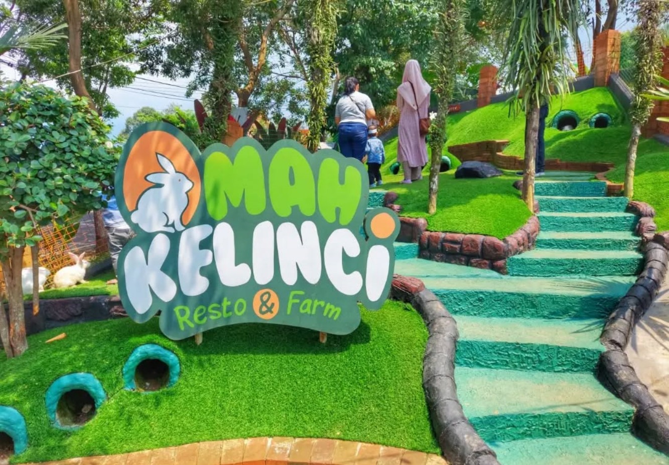 Suasana di Omah Kelinci Resto and Farm.