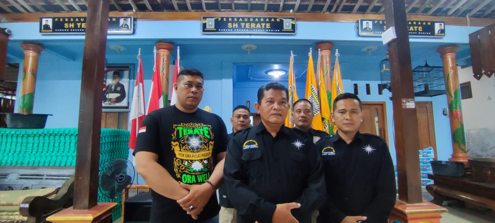 Ketua Cabang PSHT Sragen Pusat Madiun Sunanto beri keterangan pers terkait penyerangan terhadap anggotanya, Senin (27/1/2025).