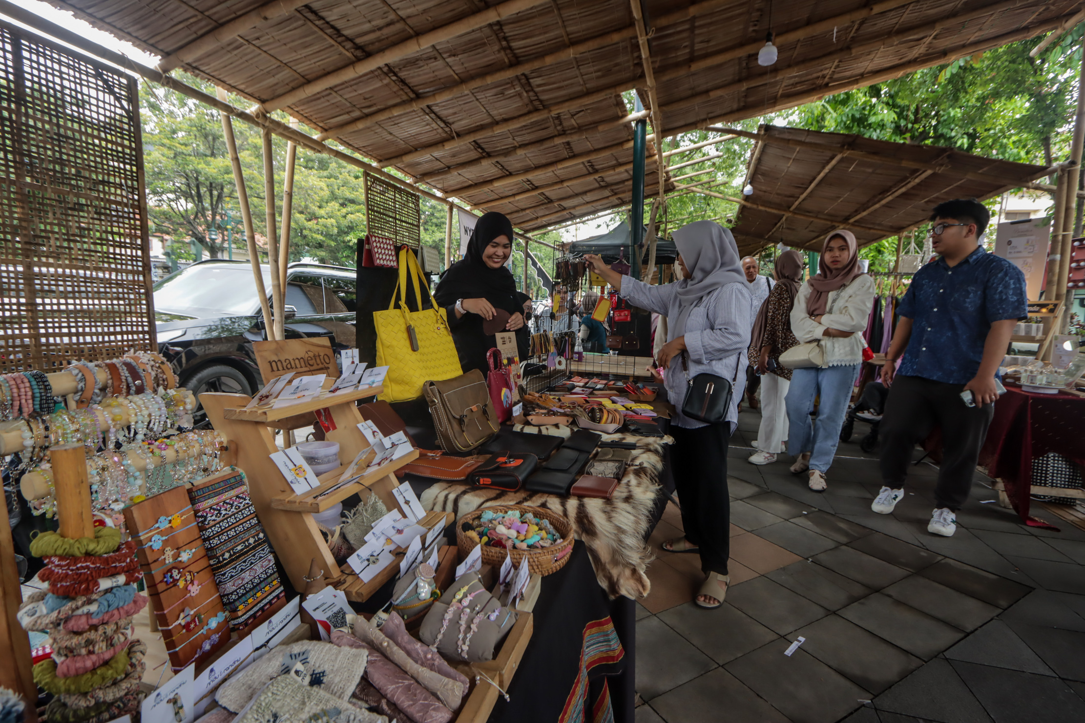 JADWAL KHUSUS: Sambut long weekend, Solo Art Market di Selasar Ngarsopuro.