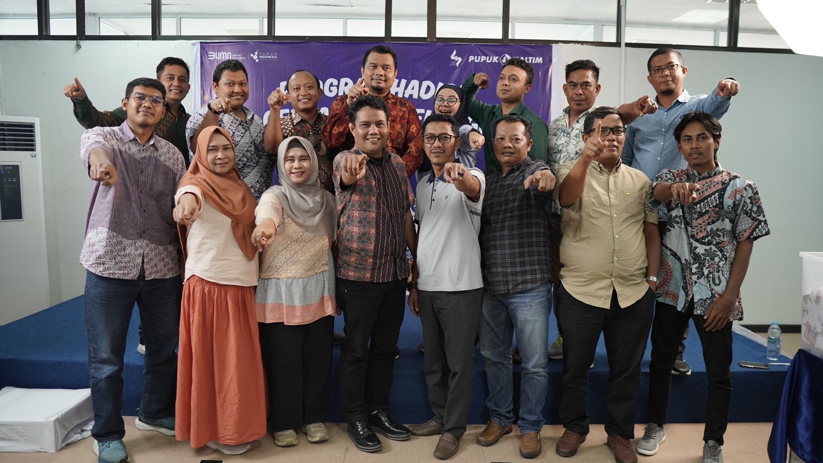 PT Pupuk Kalimantan Timur menggagas Program Hadiah "Gebyar NPK Pelangi" untuk kios dan petani.
