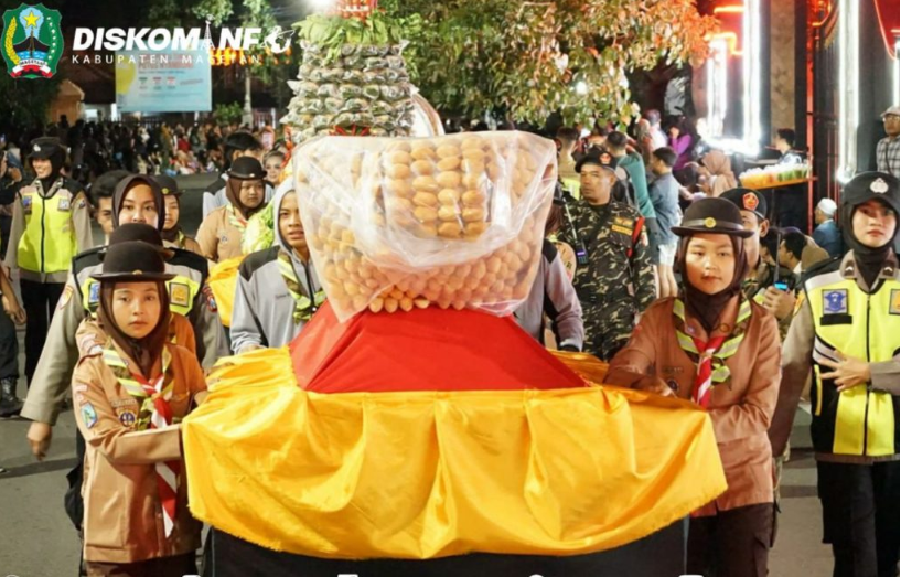 Kirab Andum Bolu yang menjadi tradisi tahunan di Kabupaten Magetan, Jatim.