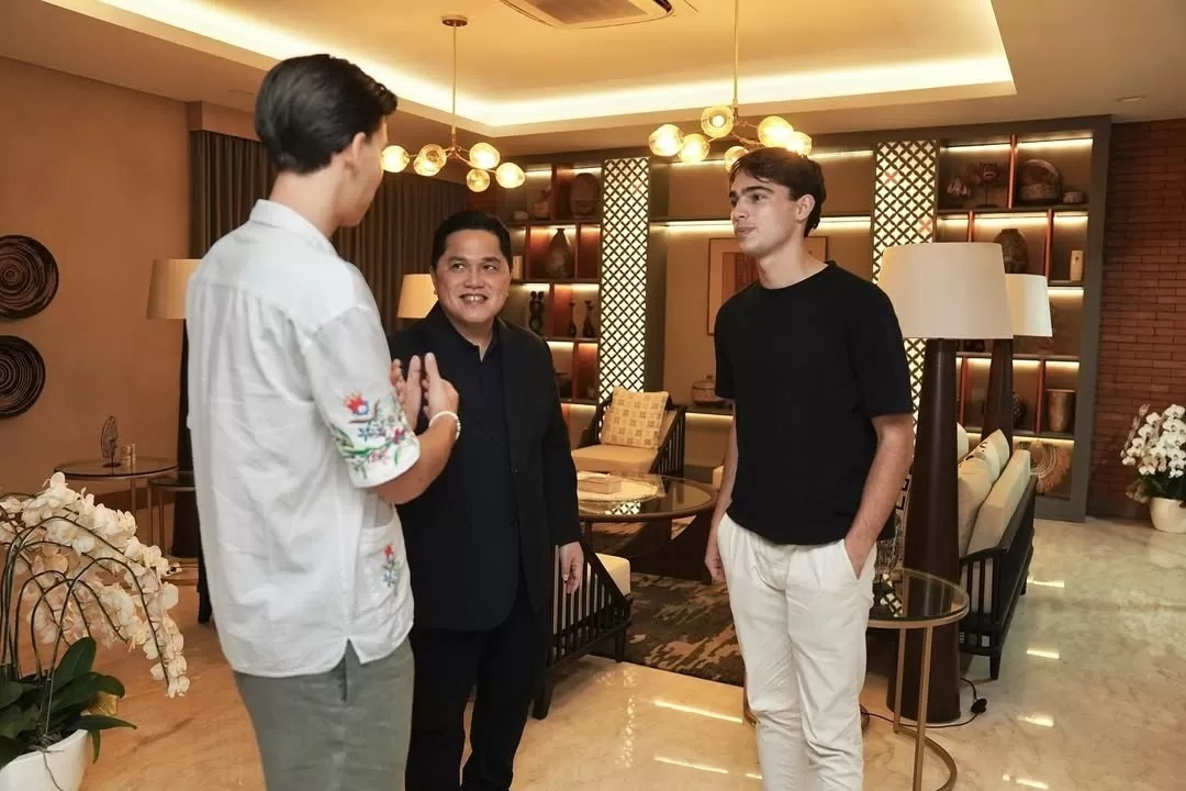 Dion Markx (kiri) dan Tim Geypens (kanan) bersama Ketum PSSI Erick Thohir (tengah).