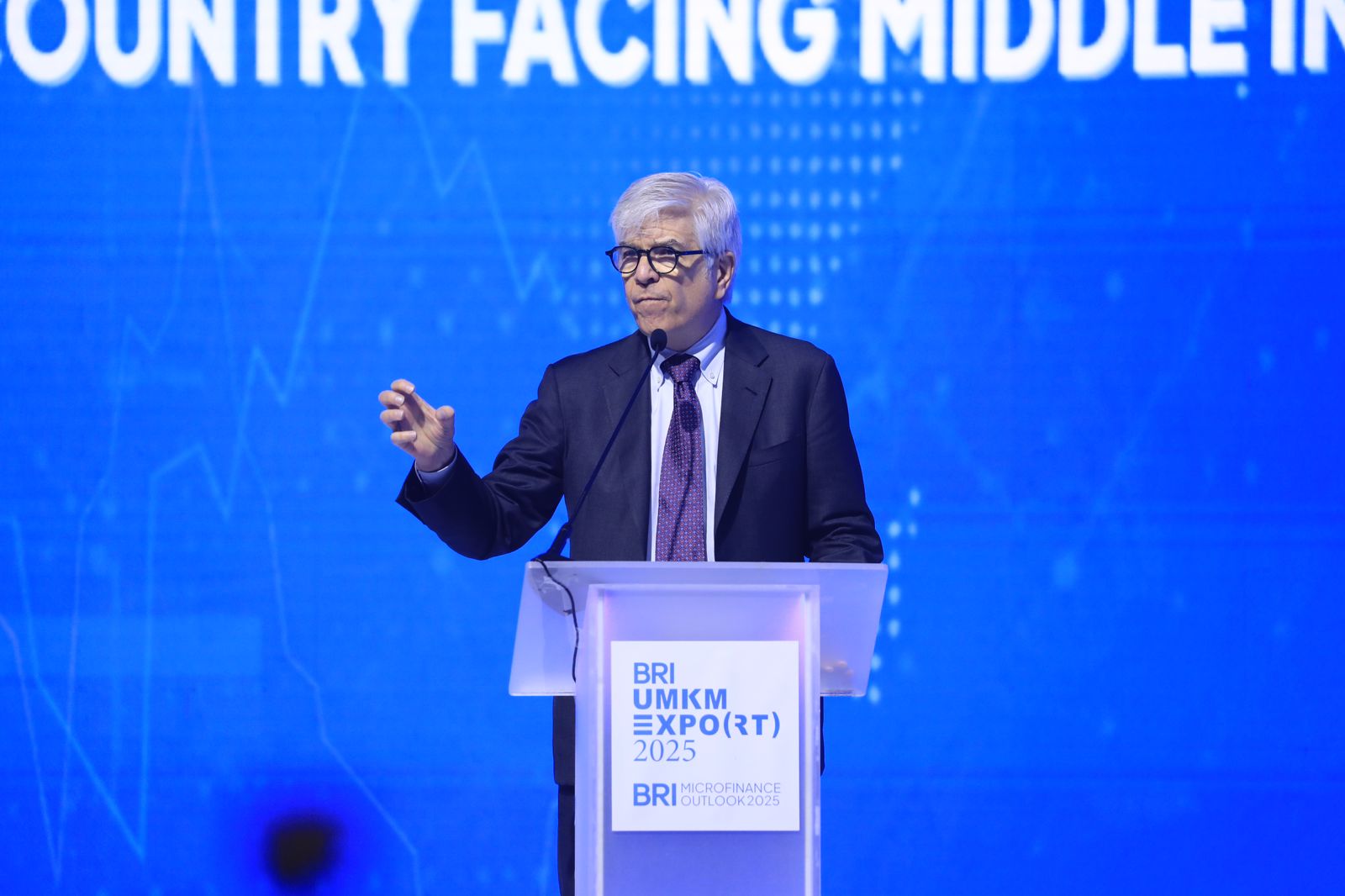 Paul Romer, peraih Nobel Ekonomi beri paparan dalam BRI Microfinance Outlook 2025 di Nusantara Hall ICE BSD, Jumat (30/1/2025).