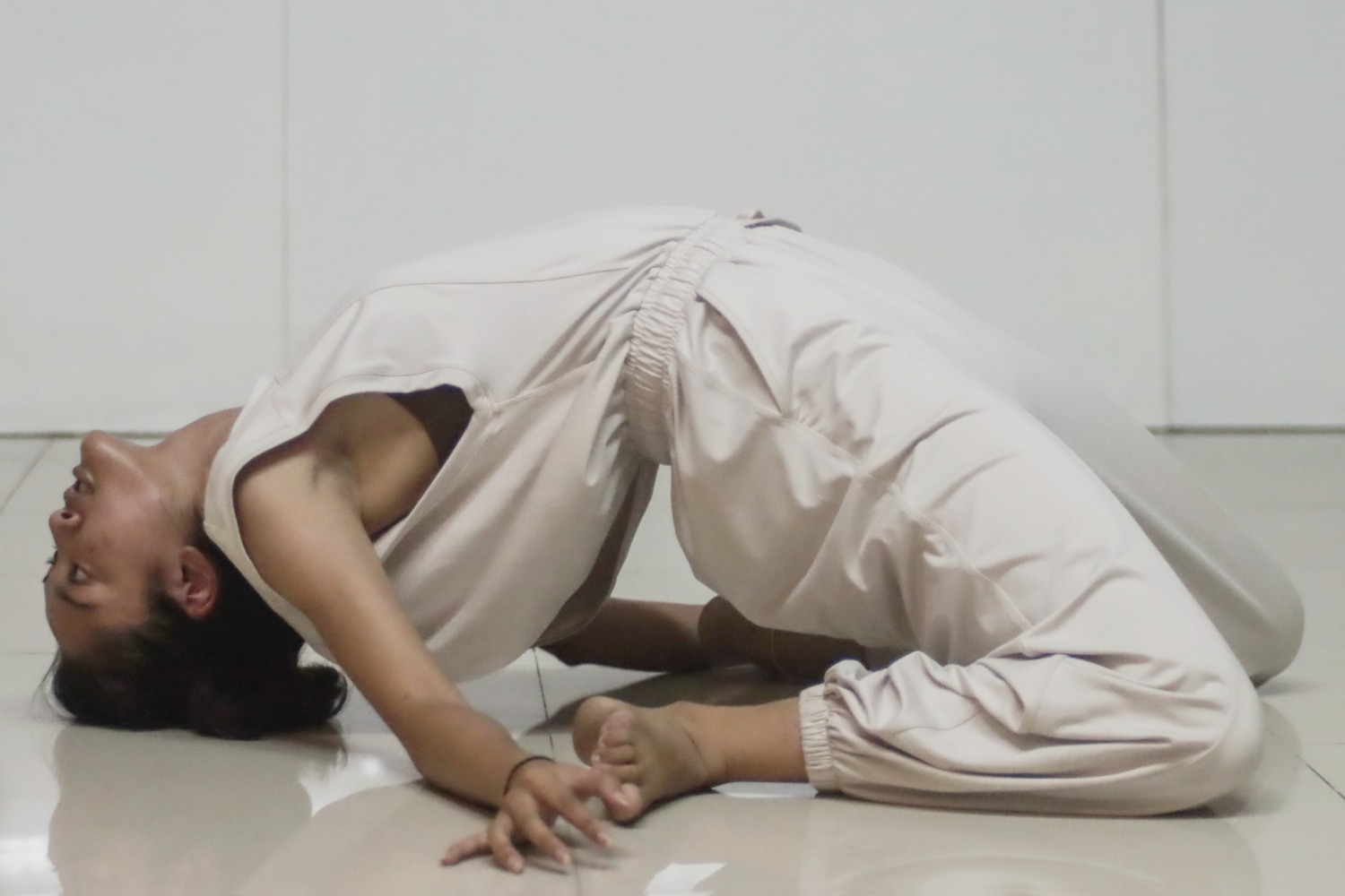 PENUH MAKNA: Kysha Ashreen saat melakukan pementasan di Studio Plesungan, Rabu (29/1/2025).