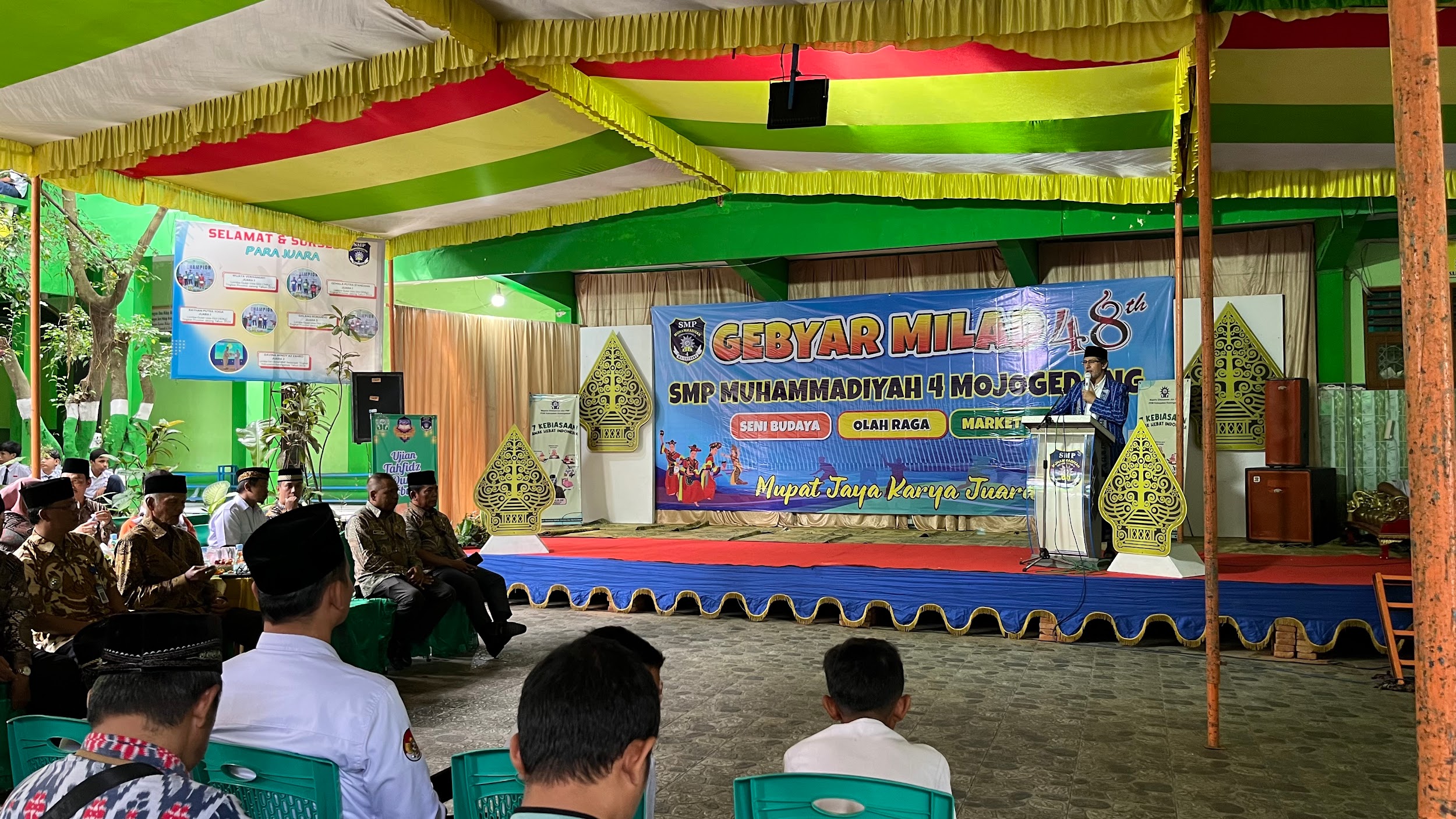 SUKSES: Rangkaian acara Gebyar Milad SMP Muhammadiyah Mojogedang yang dihadiri siswa, guru, masyarakat sekitar, hingga sejumlah pejabat pemerintahan.