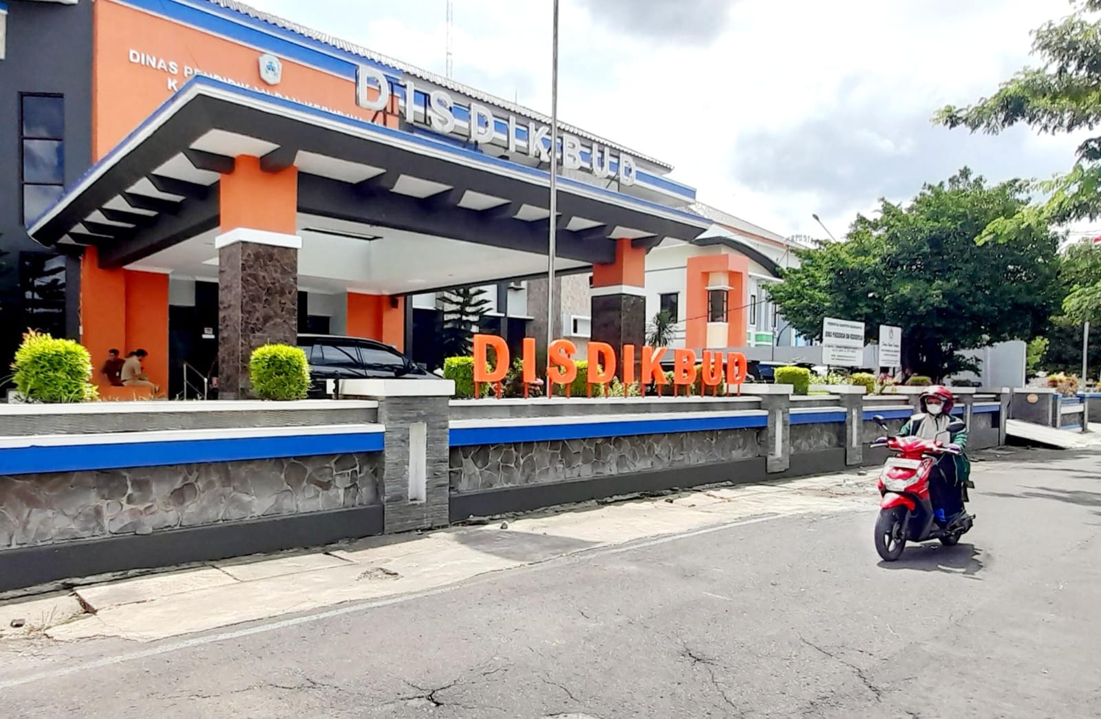 Kantor Disdikbud Karanganyar.