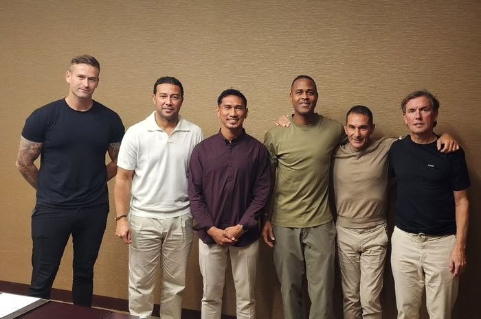 Zulkifli Syukur bersama Patrick Kluivert dan Asisten pelatih Timnas Indonesia