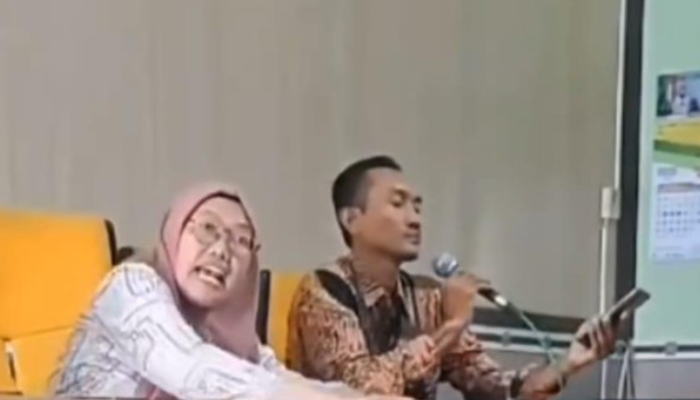 Tangkapan layar viral guru di MAN 1 Lamongan gebrak meja saat siswa bertanya soal SNBP yang bermasalah.