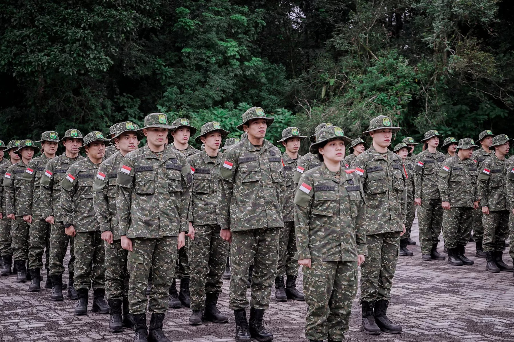 Atlet dan pelatih Pelatnas PBSI menjalani retret di Situ Lembang untuk memperkuat mental dan disiplin tim.