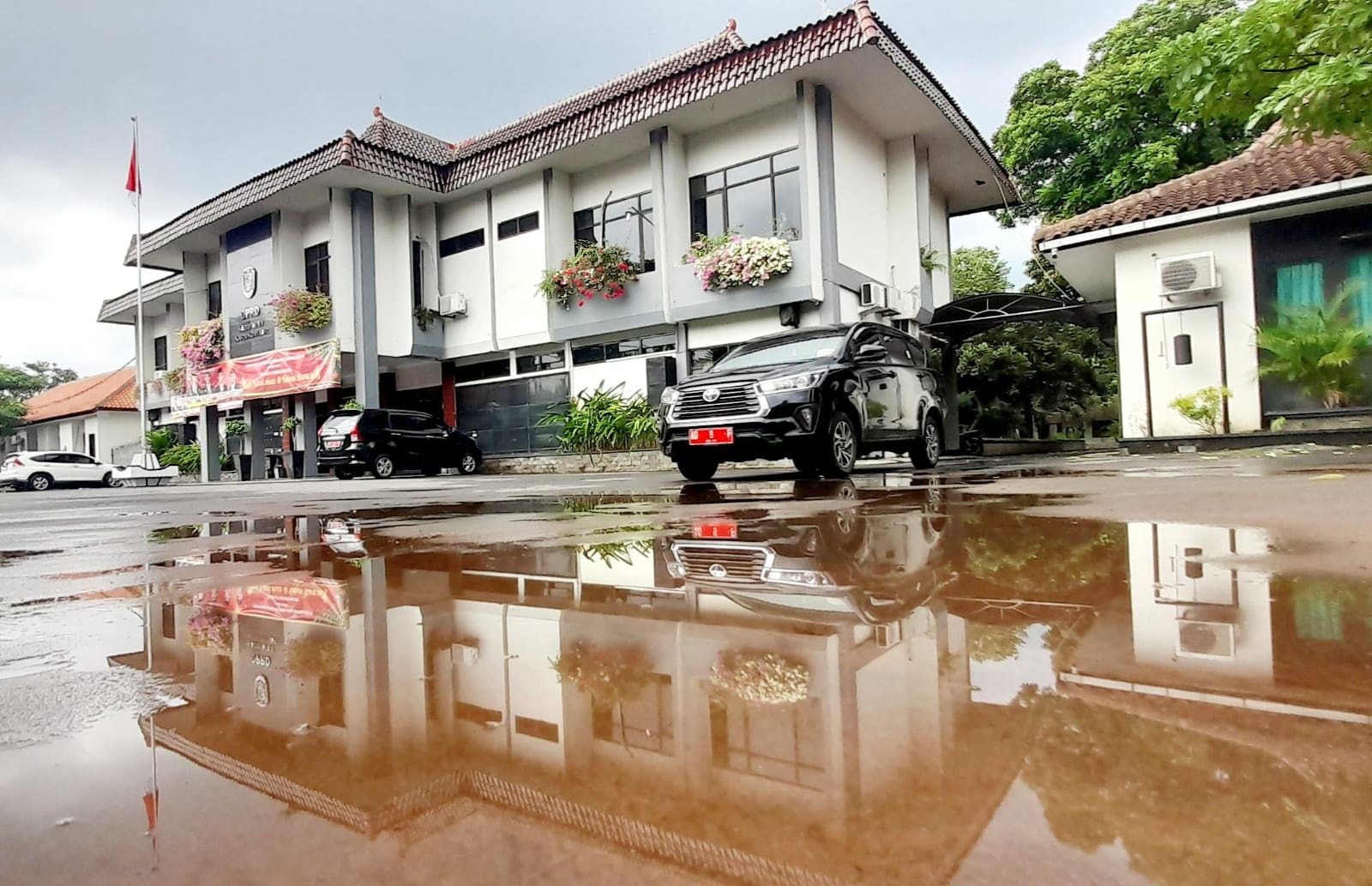 Kondisi gedung DPRD Kabupaten Karanganyar. (Rudi Hartono/Radar Solo)
