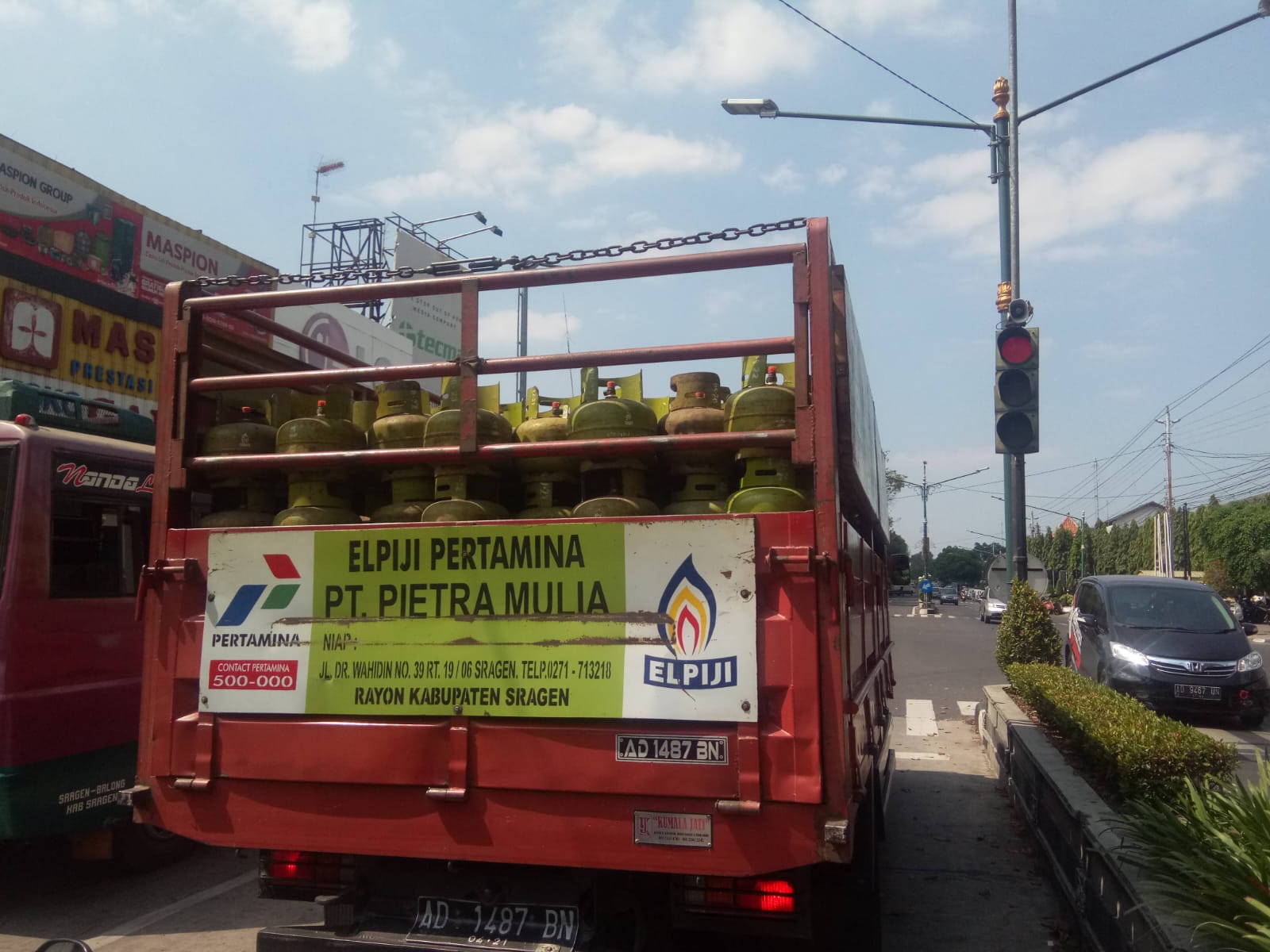 Pendistribusian LPG 3 Kg di Sragen. (Ahmad KHairudin/Radar Solo)