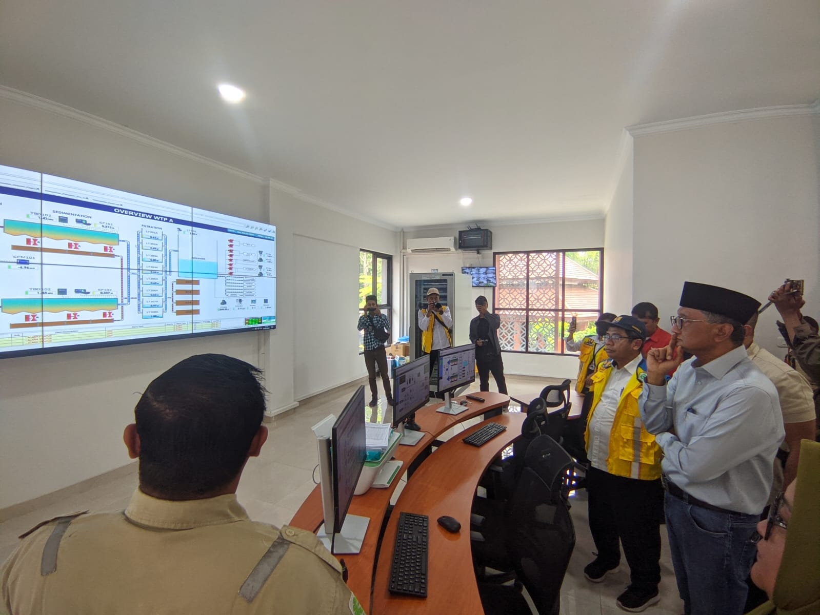 Menteri PU Dody Hanggodo saat memantau di WGM dan SPAM Wososukas Rabu (8/2/2025).