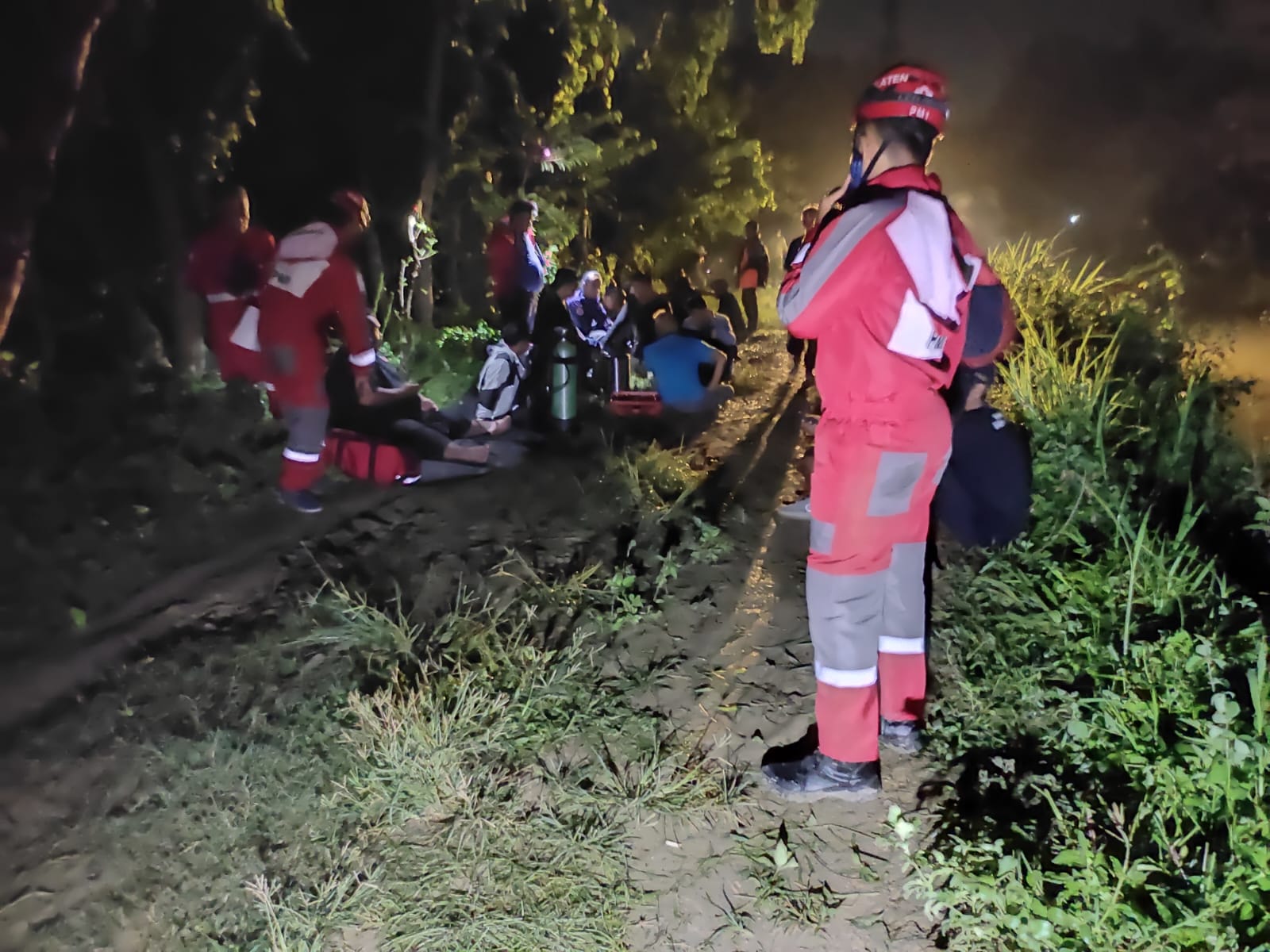 Proses pencarian Sutarman oleh tim gabungan di sepanjang Sungai Birin, Desa Kadilanggon, Wedi, Klaten.